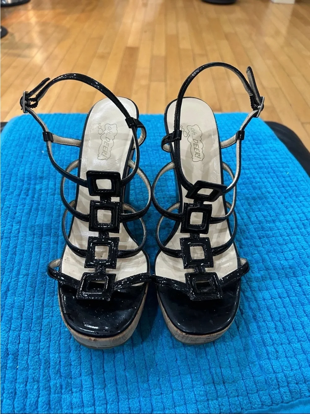Oh…DEER!  Women’s Black Patent Platform Heels, size 7